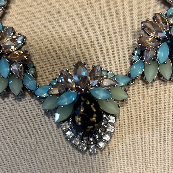 Chloe+Isabel Trevi statement necklace - Picture 3 of 4